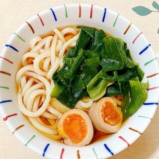 わかめと煮卵のうどん